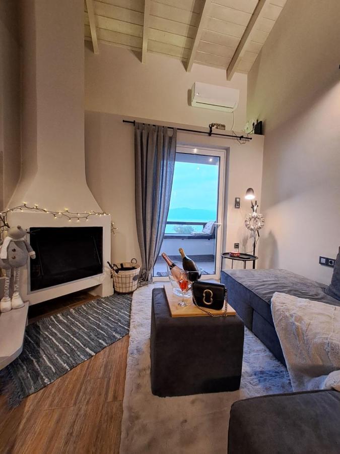 Vrachos Suites Aigio Eksteriør billede